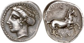 Thessalie
Larissa. Drachme d'argent, vers 380-370 av. J.-C. Tête de la nymphe Larissa à gauche, les cheveux en chignon et portant des boucles d'oreil...