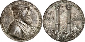 Charles Quint. Médaille en argent 1541. CAROL V ROM IMP AVG HISP REX CATHOL DVX AVST ETC Buste coiffé d'un chapeau à droite / QVOD IN CELIS SOL HOC IN...