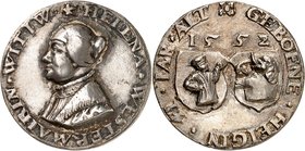 Helene Westermaier. Médaille en argent 1552. HELENA WESTERMAIRIN WITIW Buste à gauche / GEBOENE HEIGIN 41 IAR ALT Deux écussons surmontés de la date. ...
