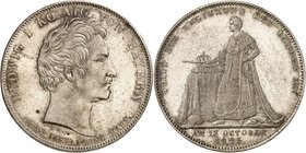 Bavière
Louis I, 1825-1848. 
Taler 1825, Munich. Tête nue à droite. Nom du graveur au-dessous / Louis I debout à gauche et posant la main droite sur...