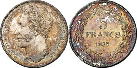 Royaume de Belgique
Léopold I, 1831-1865. 
5 Francs 1835, Bruxelles. Tranche position A. Tête coiffée d'une couronne de chêne à gauche / valeur et d...