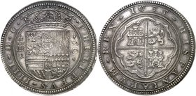 Royaume d'Espagne
Philippe IV, 1621-1665. 
50 Reales ou Cincuentin 1635 R,Ségovie. Armoiries couronnées. A gauche, la marque d'atelier. A droite, la...