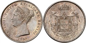 Maria II, 1834-1853.
1000 Reis 1845,Lisbonne.Buste diadémé à gauche, date au-dessous / Ecu couronné du Portugal sur un manteau. Tranche striée.29,67g...