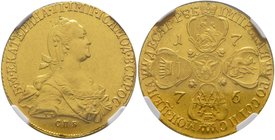 Catherine II, 1762-1796. 
10 Roubles en or 1776/5, Saint-Pétersbourg. Buste couronné et drapé à droite, par I. Ivanov, signature dans la manche / écu...