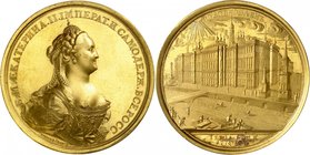 Catherine II, 1762-1796. 
Médaille en or commémorant la restauration du palais du Kremlin en 1773, par T. Ivanov. Buste drapé et couronné à droite. N...