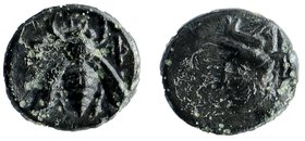 IONIA. Ephesos. Ae (Circa 375-325 BC). Artemis left 
Rev: E - Φ. Bee. 
SNG von Aulock 1839; SNG Copenhagen 256; BMC 68.
1,30 gr. 12 mm