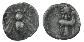 Ionia. Ephesos . Uncertain magistrate circa 202-150 BC. Drachm AR
Obv : Bee
Rev: stag standing right; palm tree with fruit in background
BMC -; SNG...