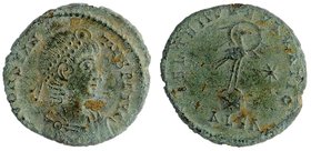 CONSTANTIUS II (337-361). Follis.
Diademed, draped and cuirassed bust right.
Radiate phoenix standing right upon rocky mound.
RIC 228.
2,28 gr. 17...