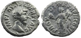 Lucius Verus (161-169 AD). AR Denarius 
laureate head right.
Providentia standing left, holding globe and cornucopiae.
RIC III 482.
2,227 gr. 18 m...