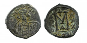 CONSTANTINUS IV POGONATUS (668-685). Follis. Constantinople
Obv: Helmeted, draped and cuirassed bust facing slightly right, holding spear over should...