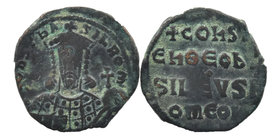 Constantine VII and Romanus AE Follis Constantinople 913-959 AD.
CONST bASIL ROM, crowned bust of Constantine facing, with short beard and wearing ve...