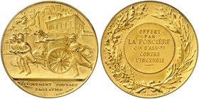 EUROPA. FRANKREICH. III. République, 1871-1940. Vergoldete Silbermedaille o. J. (von A. Dubois, 41,4 mm). Feuerwehreinsatz / Schrift.
in Originaletui...