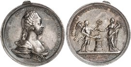 Maria Theresia, 1740-1780. Silbermedaille 1770 (von A. Widemann, 43,8 mm), auf die Vermählung ihrer Tochter Maria Antonia mit Ludwig XVI. Brustbild de...