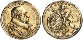 BAYERN. Wilhelm V., "der Fromme", 1579-1598. Vergoldete Silbergußmedaille o. J. (unsigniert, von H. Gerhard, 23,5 mm), auf seinen Bruder Ferdinand. Br...