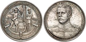 SCHÜTZENMEDAILLEN. Gera. Silbermedaille 1896 (von O. Lahr, 40,2 mm), auf das XVI. Mitteldeutsche Bundesschießen. Zwei Fahnenträger / Brustbild von Pro...