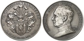 SCHÜTZENMEDAILLEN. Plauen. Silbermedaille 1906 (von F. Hörnlein, 40,4 mm), auf das VII. Wettin-Bundesschießen. Stadtwappen / Brustbild von Friedrich A...