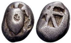 Aegina, Aegina. 
Ca. 480-457 BC. AR drachm, 5.73 g. Sea turtle, seen from above / incuse with skew pattern. Milbank Period III. Round bankers'mark on...