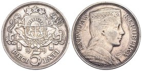 Latvia
5 lati, 1929. AR, 25 g. KM 9. VF