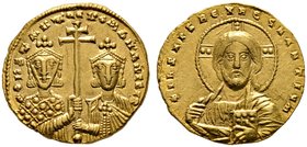 Romanus II. 959-963. Solidus -Constantinopolis-. Beide gekrönten Brustbilder von vorn, gemeinsam ein langes Patriarchenkreuz haltend / Christusbüste f...