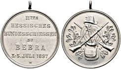 Bebra (Hessen), Stadt. Tragbare, versilberte Bronzemedaille 1897 unsigniert, auf das 2. Hessische Bundesschießen. Sechs Zeilen Schrift / Schützenemble...