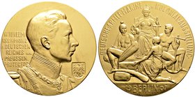 Brandenburg-Preußen. Wilhelm II. 1888-1918. Vergoldete Bronzemedaille 1907 von Wolff, auf die Deutsche Armee-, Marine- und Kolonialaus­stellung zu Ber...