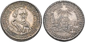 Esslingen, Stadt. Guldenförmige Silbermedaille 1717 von Chr.E. Müller, auf das Reformationsjubiläum. Stadtansicht von Südwesten mit Pliensaubrücke, Fr...