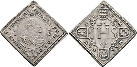Württemberg. Johann Friedrich 1608-1628. Silberne Medaillenklippe, sogen. Patenklippe 1625 von F. Guichart. In einer halbovalen, mit vier Ara­besken b...