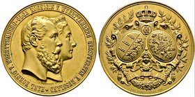 Württemberg. Karl 1864-1891. Vergoldete Bronzemedaille 1871 von Chr. Schnitzspahn, auf die Silberne Hochzeit. Die Köpfe des Königs­paares nach rechts ...
