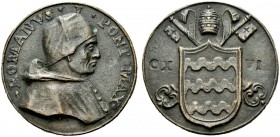 MEDAGLIE PAPALI
ROMA (Se non diversamente indicato)
Romano, 897. Medaglia di restituzione. Æ gr. 27,91 mm 42,5 Busto del Pontefice a d. con camauro....