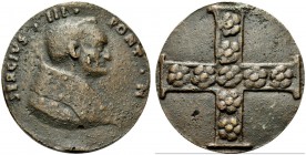 MEDAGLIE PAPALI
ROMA (Se non diversamente indicato)
Sergio III, 904-911. Medaglia di restituzione. Æ gr. 30,36 mm 39,5 Busto del Pontefice a d. a te...