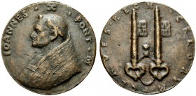 MEDAGLIE PAPALI
ROMA (Se non diversamente indicato)
Giovanni X, 914-928. Medaglia di restituzione. Æ gr. 29,25 mm 39,5 Busto del Pontefice a s. a te...