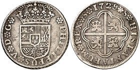1729. Felipe V. Sevilla. 2 reales. (Cal. 1429). 5,85 g. Sin indicación de valor ni de ensayador. Rayitas en reverso. Escasa. MBC/MBC-.