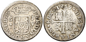 1759. Fernando VI. Sevilla. JV/PJ. 1/2 real. (Cal. 698 var, error de ensayador). 1,37 g. Rayitas. Escasa. BC+.