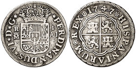 1747. Fernando VI. Madrid. AJ. 1 real. (Cal. 557, error fecha). 2,86 g. Escasa. MBC-/BC+.