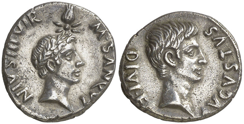 (17 a.C.). Julio César y Octavio Augusto / M. Sanquinius. Denario. (RIC. Augusto...