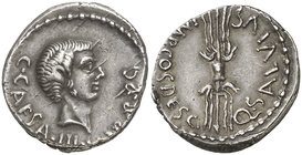 (40 a.C.). Octavio / Q. Salvidienus Salvius Rufus. Ceca incierta. Denario. (Craw. 523/1b var) (FFC. 325). 4,07 g. Bella. Rara. EBC.
