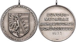 Anhalt - Dessau Prägungen Silbermedaille 1933 (graviert) (unsign.) des Anhaltinischen Schützenbundes, mit Punze 950 Scharfenberg-Fach-Blank 16. 
min....