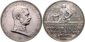 Bayern Prägungen Silbermedaille 1925 (v. FK = Fritz König/Balmberger) der Universität Erlangen a.d. Verleihung der Doktorwürde, i.Rd: 57 
42,1mm 29,2...