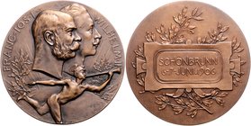 Brandenburg in den Marken - Preussen Wilhelm II. 1888-1918 Bronzemedaille 1906 (v. Szirmai) auf seinen Besuch in Schönbrunn, i.Rd: BRONZE 
55,2mm 57,...