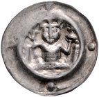 Frankfurt - kaiserliche/königliche Münzstätte Heinrich IV. von Erthal 1249-1261 Brakteat (um 1250) Hüftbild mit Zepter und Reichsapfel v.v. über Balus...