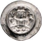 Frankfurt - Reichsmünzstätte Brakteat (1260/1270) König mit Zepter und Reichsapfel über Bogen, darunter nach links schreitender Löwe Häv. 192. Bonh. 1...