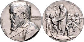 Frankfurt - Stadt Silbermedaille o.J. (v. Kowarzik) der Frankfurter Künstlergesellschaft zum 60. Geburtstag von Hans Thoma, i.Rd: Halbmond Krone 0,990...