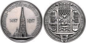 Freiburg - Stadt Silbermedaille 1957 (unsign.) a.d. 500-Jahrfeier der Albert-Ludwigs-Universität, i.Rd: F 1000 Halbmond 
50,1mm 50,6g vz/st