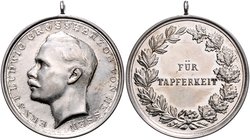 Hessen - Darmstadt Ernst Ludwig 1892-1918 Versilberte Medaille o.J. 'FÜR TAPFERKEIT', verliehen von 1893-1918 OEK 884. Nimmergut 1119. 
m. Orig.Öse 3...