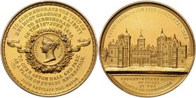 Großbritannien Victoria 1837-1901 Bronzemedaille 1858 vergoldet (v. Moore) auf ihren Besuch in Birmingham 
55,2mm 93,1g f.st