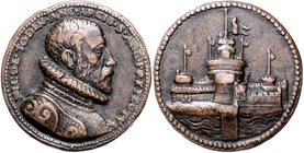 Italien - Kastell Sant Angelo Bronzemedaille o.J. (v. D.P.= Domenico Pogini 1520-1590) auf Nicolo Todini, Befehlshaber des Kastells 
44,2mm 49,3g ss