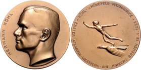 - Luftfahrt Bronzemedaille 1928 a.d. Ost-West-Ozeanflug der 'Bremen', mit Portrait von Hermann Köhl, i.Rd. Punze F Kai. 936. 
50,0mm 71,0g vz-st