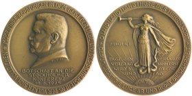 - Personen - Hindenburg, Paul v. 1847-1934 Bronzemedaille 1925 (v. M.&W.) auf seine Botschaft an die Stockholmer Konferenz Kaiser (M+W) -. 
50,5mm 47...