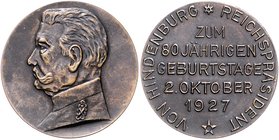 - Personen - Hindenburg, Paul v. 1847-1934 Lot von 2 Bronzemedaillen: 1927 (unsign.) auf seinen 80. Geburtstag und Sportmedaille o.J. mit Gravur '17. ...
