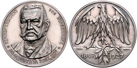 - Personen - Hindenburg, Paul v. 1847-1934 Silbermedaille 1927 (v. Lauer) auf seinen 80. Geburtstag 
33,3mm 14,5g vz